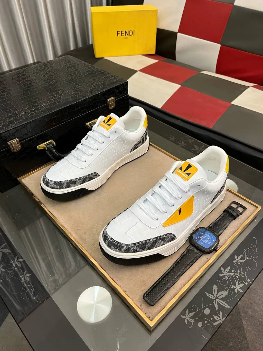 Men's shoes 💰400⌚️⌚️[fendi] Fendi classic and comfortable men, this complex sneaker is made of soft calfskin➕genuine leather lining➕original ultra-light rubber material with rough outsole. This unique and light style is suitable for the casual and refined sensibility of this season. It is comfortable and natural on the feet. It is an everyday style for casual travel in autumn and winter! 38−443️⃣colors available